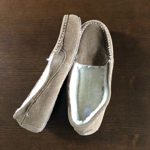 Women’s moccasin slippers. Size 9.